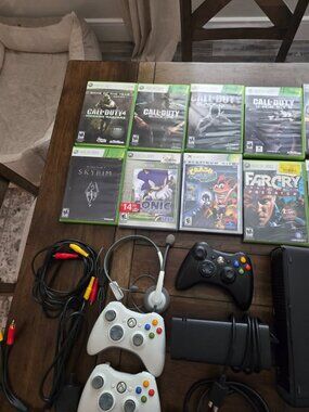 Like New Lightly loved Xbox 360 Bundle / Games/ Headset/ Controllers